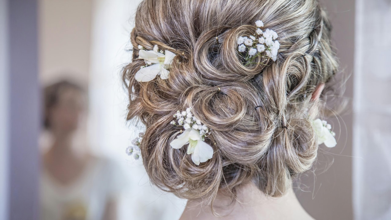 Top Hair Accessories For Women That Express Style And Mood Effortlessly.