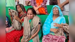 Independence Day: स्वतंत्रता दिवस के कार्यक्रम में मंत्री के सामने रो पड़ी वीरांगना, पड़ोसी IPS पर लगाया आरोप
