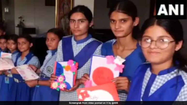 Students In J&K's Udhampur Make Rakhis, Cards To Thank Soldiers For Op Sindoor Students In J&K's Udhampur Make Rakhis, Cards To Thank Soldiers For Op Sindoor