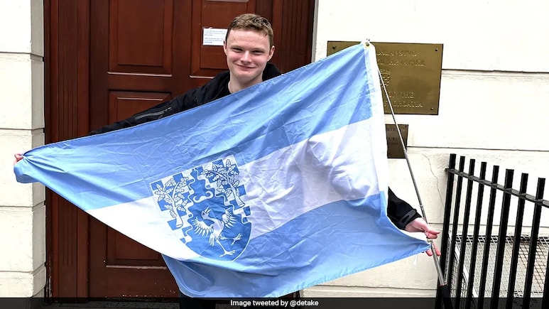 20-Year-Old Australian Man Forms New Country With 400 Citizens On Unclaimed Land 20-Year-Old Australian Man Forms New Country With 400 Citizens On Unclaimed Land