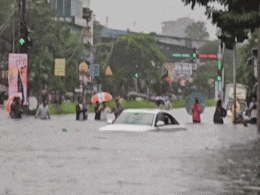 Mumbai Rain: सड़कों पर सैलाब से मायानगरी का बुरा हाल, ट्रेनों की रफ्तार भी रही धीमी Mumbai Rain: सड़कों पर सैलाब से मायानगरी का बुरा हाल, ट्रेनों की रफ्तार भी रही धीमी