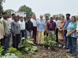 Traditional Farming:आदिवासी ने खेती से बनाई ऐसी पहचान, पारंपरिक खेती देखने विदेश से आया दल Traditional Farming:आदिवासी ने खेती से बनाई ऐसी पहचान, पारंपरिक खेती देखने विदेश से आया दल