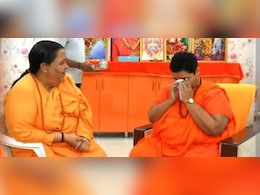 भोपाल में प्रज्ञा ठाकुर से घर जाकर मिलीं उमा भारती, कहा- मसीहा हैं साध्वी भोपाल में प्रज्ञा ठाकुर से घर जाकर मिलीं उमा भारती, कहा- मसीहा हैं साध्वी