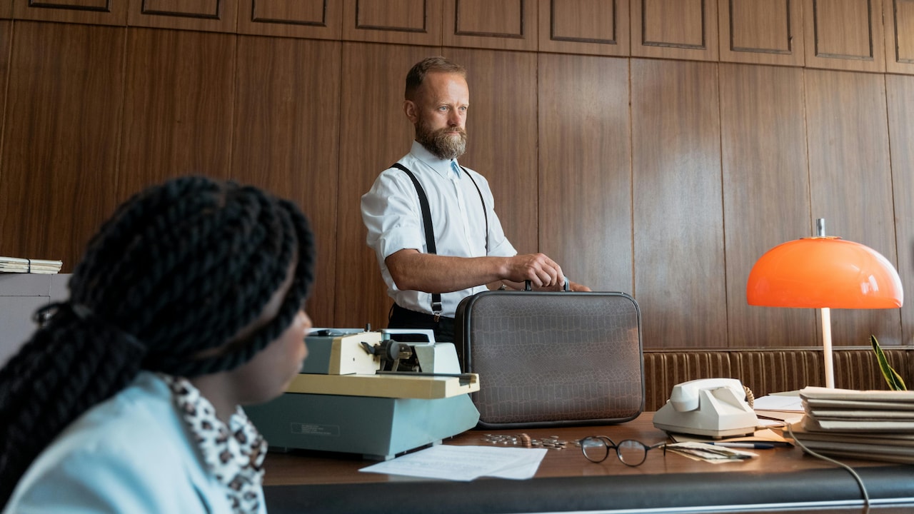 Make your formal shirts look neat and elegant with these tucking tips to survive your 9-to-9 grind.