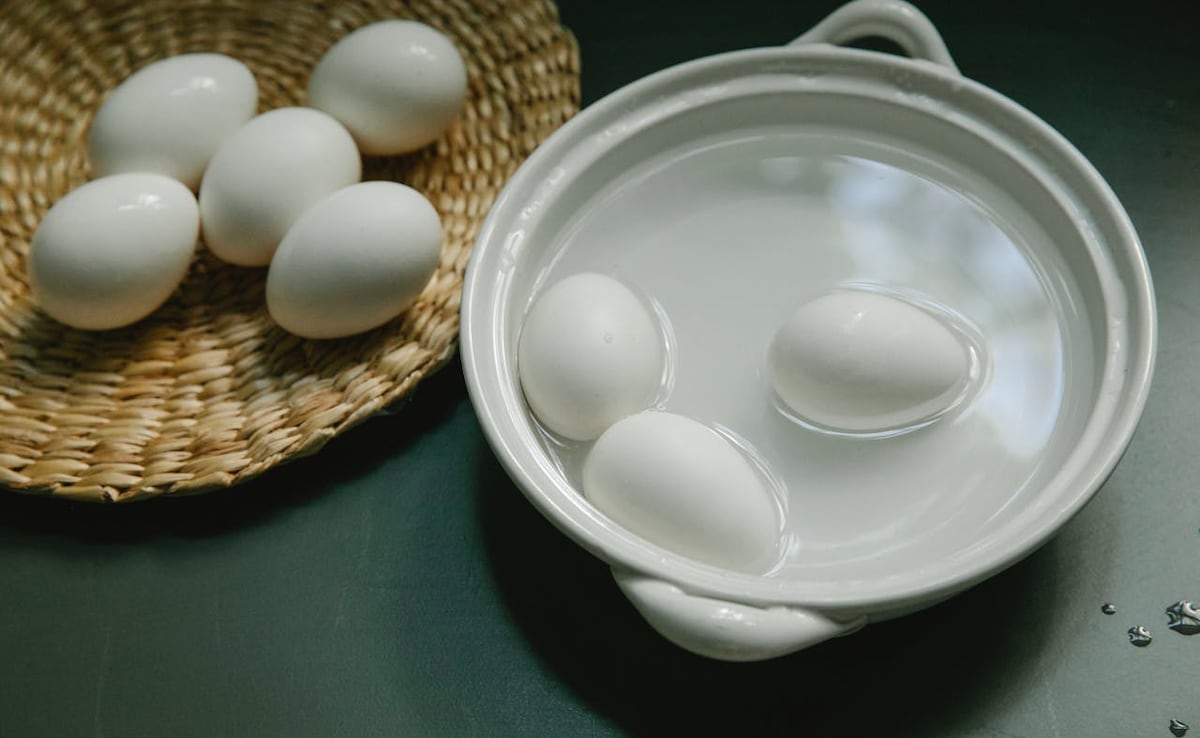 The boiled egg diet restricts carb intake and focuses on proteins The boiled egg diet restricts carb intake and focuses on proteins