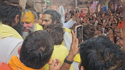 कृष्ण की नगरी में राधा रानी के जन्म उत्सव की धूम, प्रेमानंद महाराज भी दर्शन के लिए पहुंचे दरबार