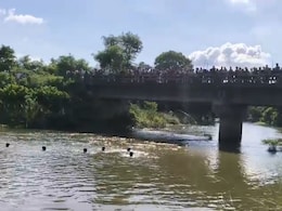 बिहार के दरभंगा में नदी में डूबीं 5 लड़कियां, बचाने की कोशिश में किशोर भी मौत के मुंह में समाया बिहार के दरभंगा में नदी में डूबीं 5 लड़कियां, बचाने की कोशिश में किशोर भी मौत के मुंह में समाया