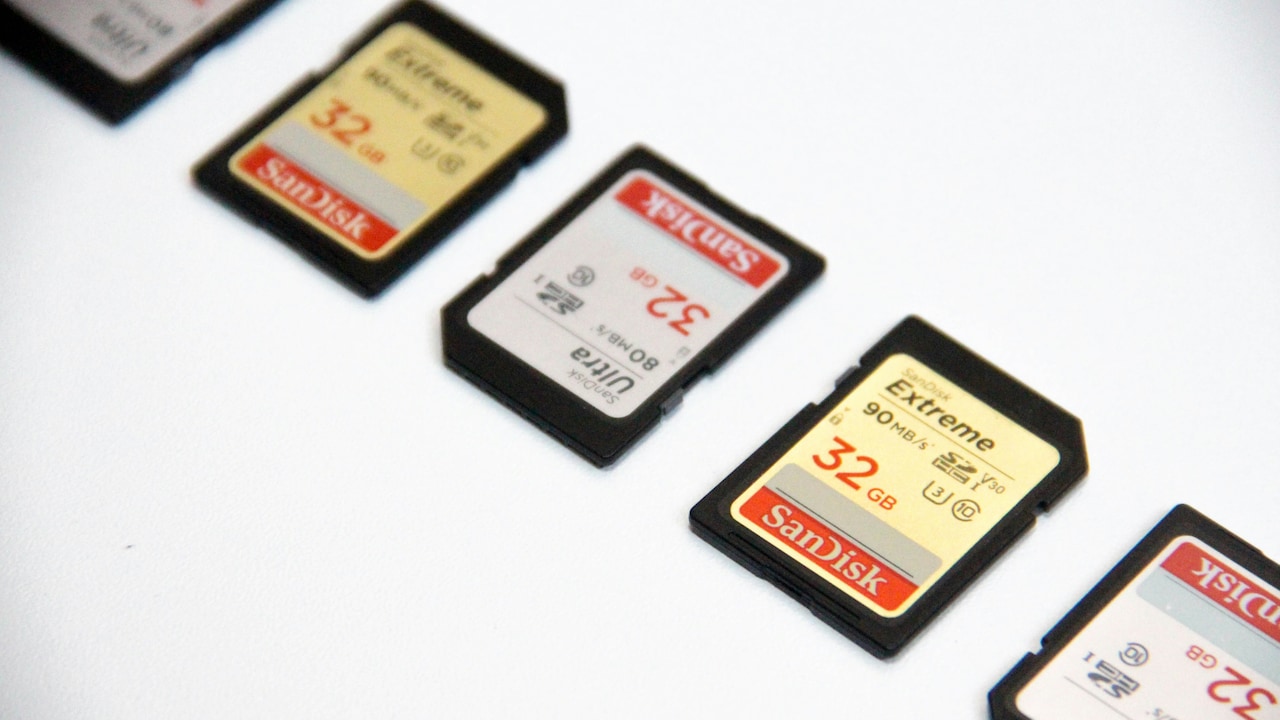 Expand your phones world-boost storage in seconds with memory cards during the Flipkart Freedom Sale