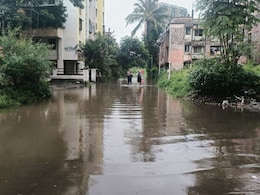 Pune Flood :  पुण्यात पुन्हा पुराचा 'धोका'; खडकवासला धरणातून पाणी सोडताच एकता नगर पाण्यात, नागरिकांचा संताप Pune Flood :  पुण्यात पुन्हा पुराचा 'धोका'; खडकवासला धरणातून पाणी सोडताच एकता नगर पाण्यात, नागरिकांचा संताप