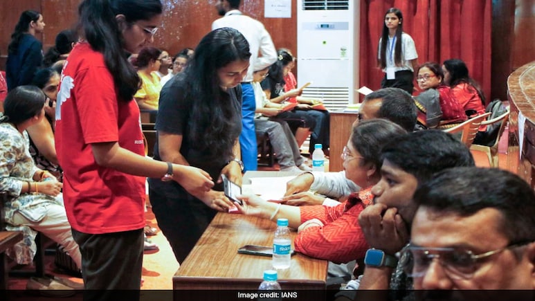 Rs 1 Lakh Bond, No Roadshows: How Delhi University Aims To Hold Defacement-Free DUSU Polls Rs 1 Lakh Bond, No Roadshows: How Delhi University Aims To Hold Defacement-Free DUSU Polls