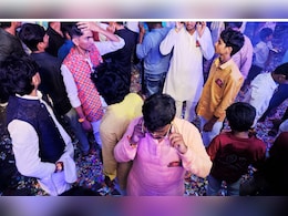 Solapur News : सोलापुरात मिरवणुकीतील 'कर्णकर्कश्श' वास्तव, आवाजाच्या नियमांना बगल, पोलिसांचंही दुर्लक्ष Solapur News : सोलापुरात मिरवणुकीतील 'कर्णकर्कश्श' वास्तव, आवाजाच्या नियमांना बगल, पोलिसांचंही दुर्लक्ष