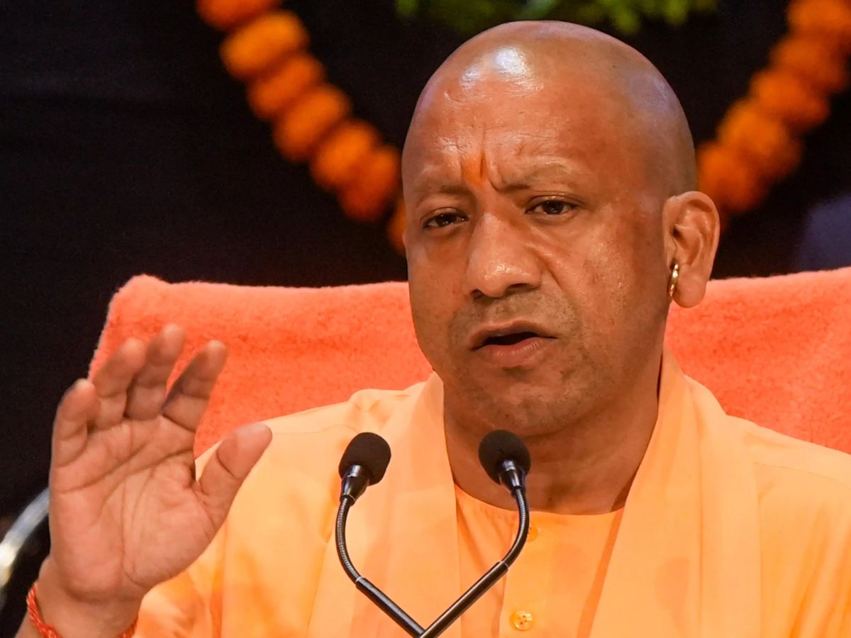 अफसर न सुनें तो CM योगी आदित्यनाथ से सीधे करें शिकायत, ये है फोन नंबर
