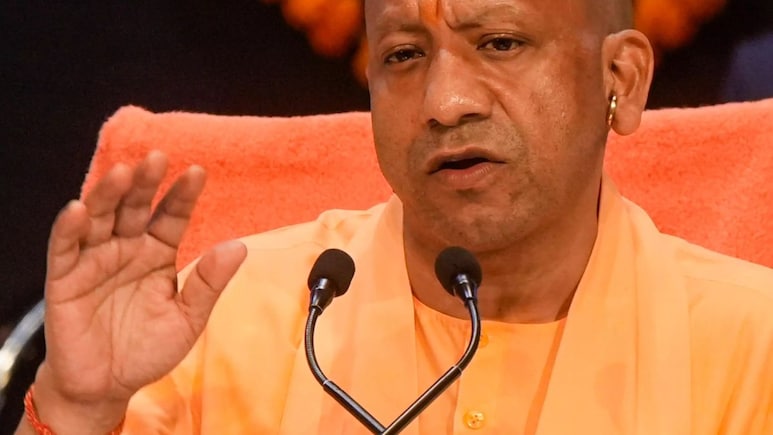 शिक्षक दिवस पर योगी आदित्यनाथ की बड़ी घोषणा: शिक्षकों को मिलेगा कैशलैस इलाज