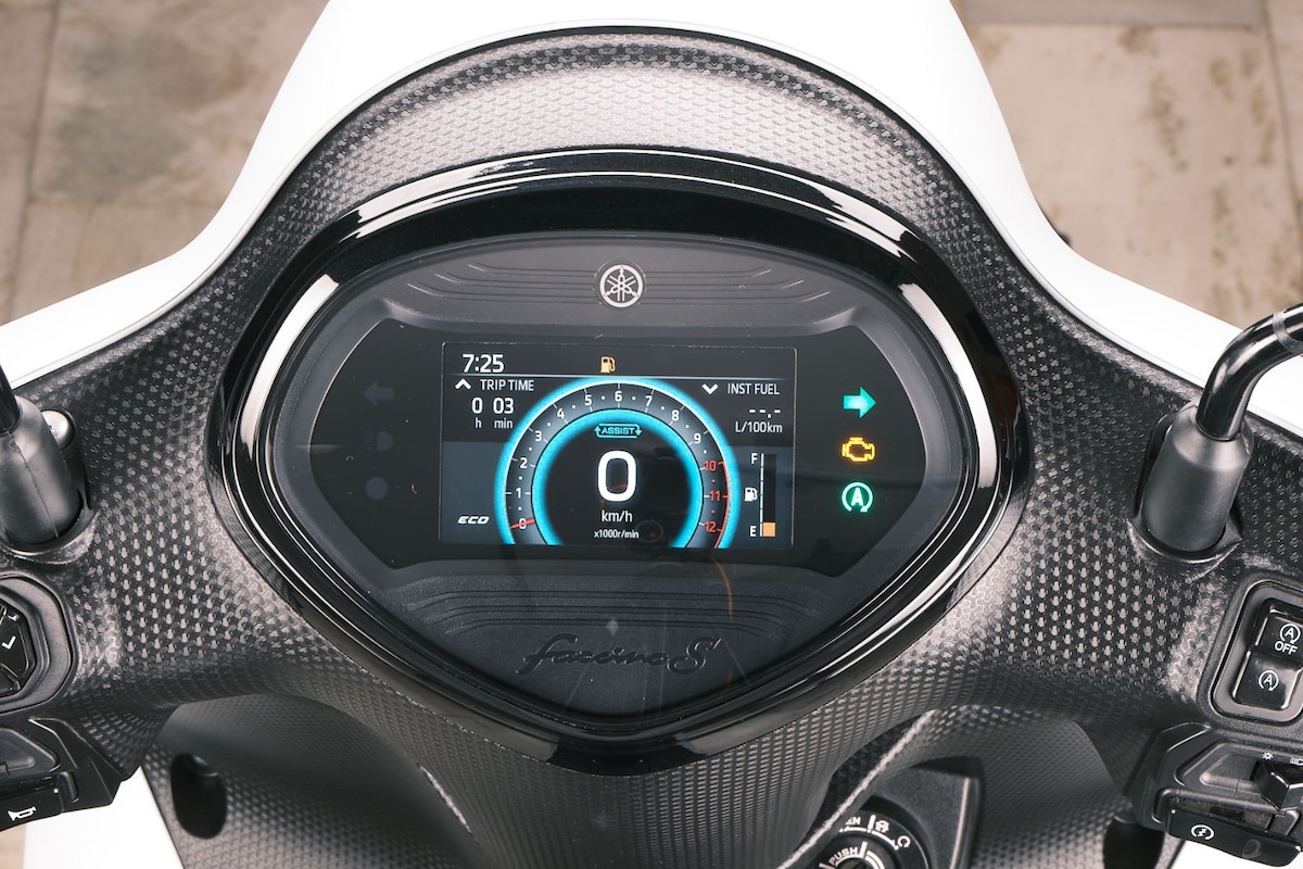 Colour TFT Instrument Cluster equipped with Turn-by-Turn (TBT) Navigation Colour TFT Instrument Cluster equipped with Turn-by-Turn (TBT) Navigation