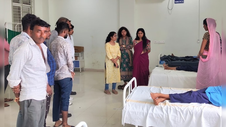 नीमच में स्वतंत्रता दिवस पर मिठाई खाकर बीमार हुए बच्चे, अस्पताल में कराना पड़ा भर्ती; SDM मौके पर पहुंचीं