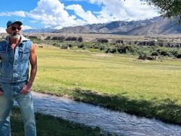 लेह की वादियों के बीच छुट्टियों का आनंद लेते दिखे बॉबी देओल, तस्वीरों पर फैंस ने खूब लुटाया प्यार लेह की वादियों के बीच छुट्टियों का आनंद लेते दिखे बॉबी देओल, तस्वीरों पर फैंस ने खूब लुटाया प्यार
