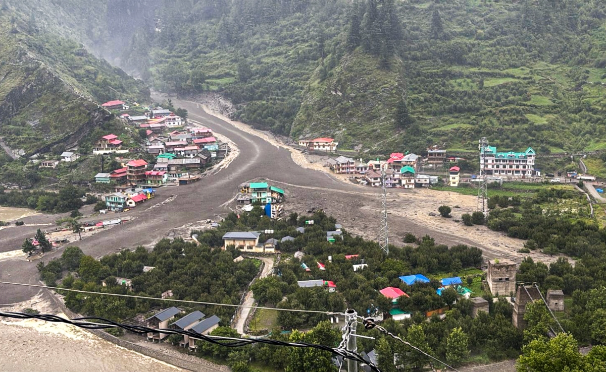 उत्तराखंड के उत्तरकाशी के धराली में फटा बादल,  हे माँ गंगा,क्या अपराध हो गया हमसे?