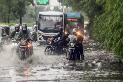 Heavy Rain In Delhi Causes Waterlogging, Over 180 Flights Impacted Heavy Rain In Delhi Causes Waterlogging, Over 180 Flights Impacted