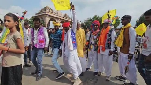 आदिवासी समाज ने की अनोखी मांग, तो कलेक्टर ने फौरन जारी कर दिया ये आदेश, ढोल-मांदर की थाप पर नाचते दिखे लोग