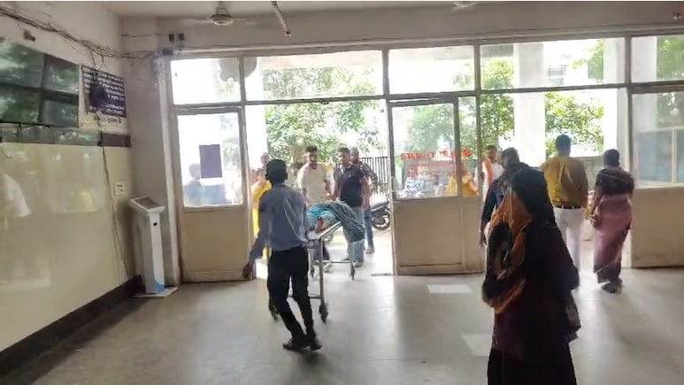 Kubereshwar Dham: पंडित प्रदीप मिश्रा के कुबरेश्वर धाम में भगदड़, 2 महिलाओं की मौत, 2 की हालत गंभीर
