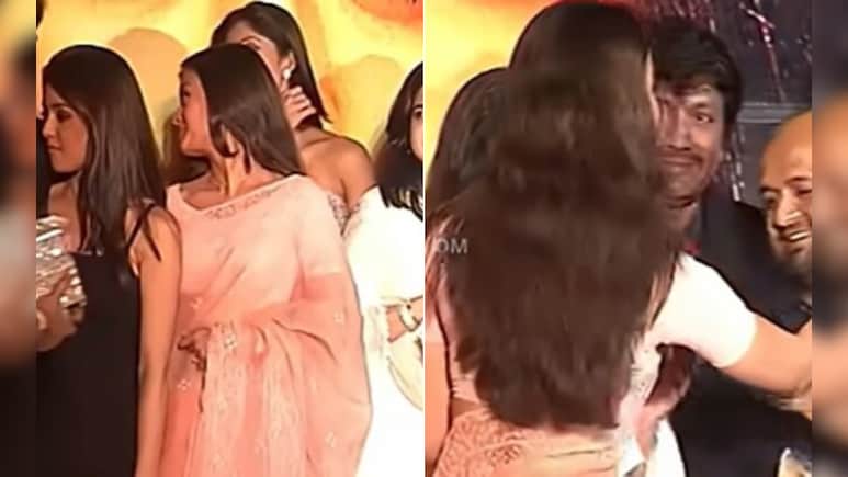 'धड़कन' के म्यूजिक लॉन्च का VIDEO वायरल, 25 साल पहले सिंपल साड़ी में जब पहुंचीं ऐश्वर्या, फेल हुईं शिल्पा-महिमा 'धड़कन' के म्यूजिक लॉन्च का VIDEO वायरल, 25 साल पहले सिंपल साड़ी में जब पहुंचीं ऐश्वर्या, फेल हुईं शिल्पा-महिमा