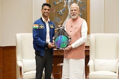PM Modi Meets Group Captain Shubhanshu Shukla, 2nd Indian To Go To Space PM Modi Meets Group Captain Shubhanshu Shukla, 2nd Indian To Go To Space