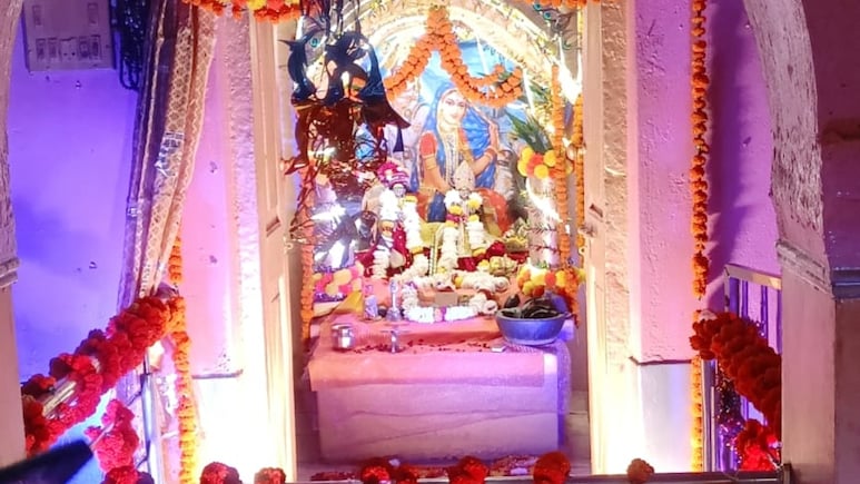 Rajasthan: जन्माष्टमी के अगले दिन भरता है मेला, 625 साल पुराने गोगाजी के इस मंदिर में देखने मिलती है अनूठी मिसाल Rajasthan: जन्माष्टमी के अगले दिन भरता है मेला, 625 साल पुराने गोगाजी के इस मंदिर में देखने मिलती है अनूठी मिसाल