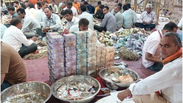 Rajasthan: मेवाड़ के श्री सांवरिया सेठ मंदिर में चढ़ावे का रिकॉर्ड, दानपात्र से निकले 22,00,00,000 रुपये से ज्यादा Rajasthan: मेवाड़ के श्री सांवरिया सेठ मंदिर में चढ़ावे का रिकॉर्ड, दानपात्र से निकले 22,00,00,000 रुपये से ज्यादा