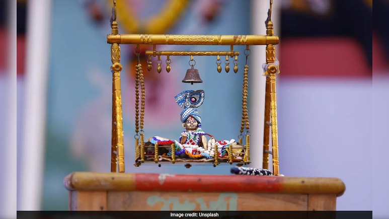 Krishna Janmashtami 2025: 15 या 16 आखिर कब है कृष्ण जन्माष्टमी? जानें कान्हा की पूजा विधि और शुभ मुहूर्त 