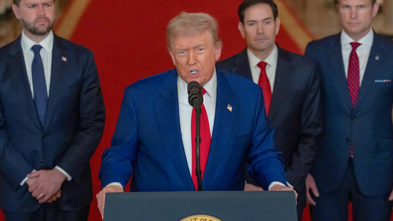 Trump Threatens To "Substantially" Raise Tariffs On India Over Russian Oil