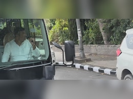 दिल्ली की सड़कों पर गड्ढों की जांच करने उतरे पीडब्ल्यूडी मंत्री प्रवेश वर्मा, इंजीनियर की लगा दी सबके सामने क्लास दिल्ली की सड़कों पर गड्ढों की जांच करने उतरे पीडब्ल्यूडी मंत्री प्रवेश वर्मा, इंजीनियर की लगा दी सबके सामने क्लास