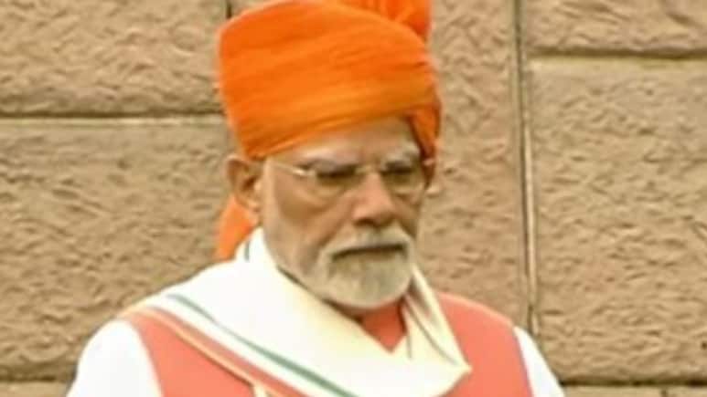 15 अगस्त के मौके पर केसरिया साफा बांधकर निकले पीएम मोदी, देखें ये खास तस्वीरें