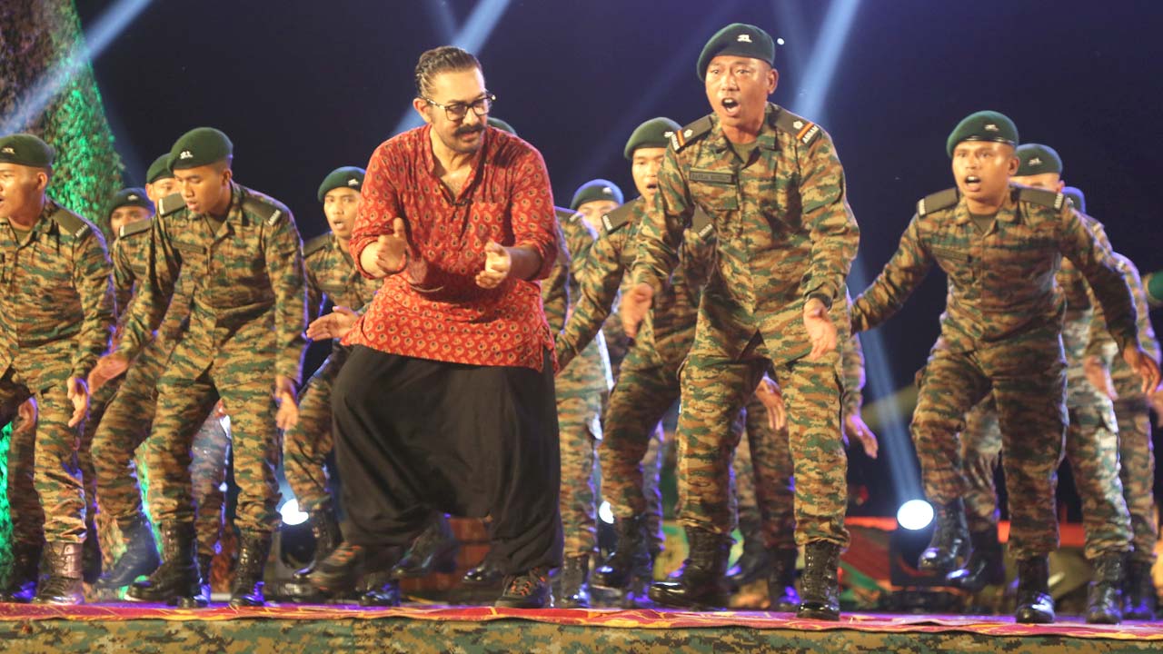 Aamir Khan Dances To A <i>Dil Chahta Hai </i>Song With Soldiers | Jai Jawan With Aamir Khan