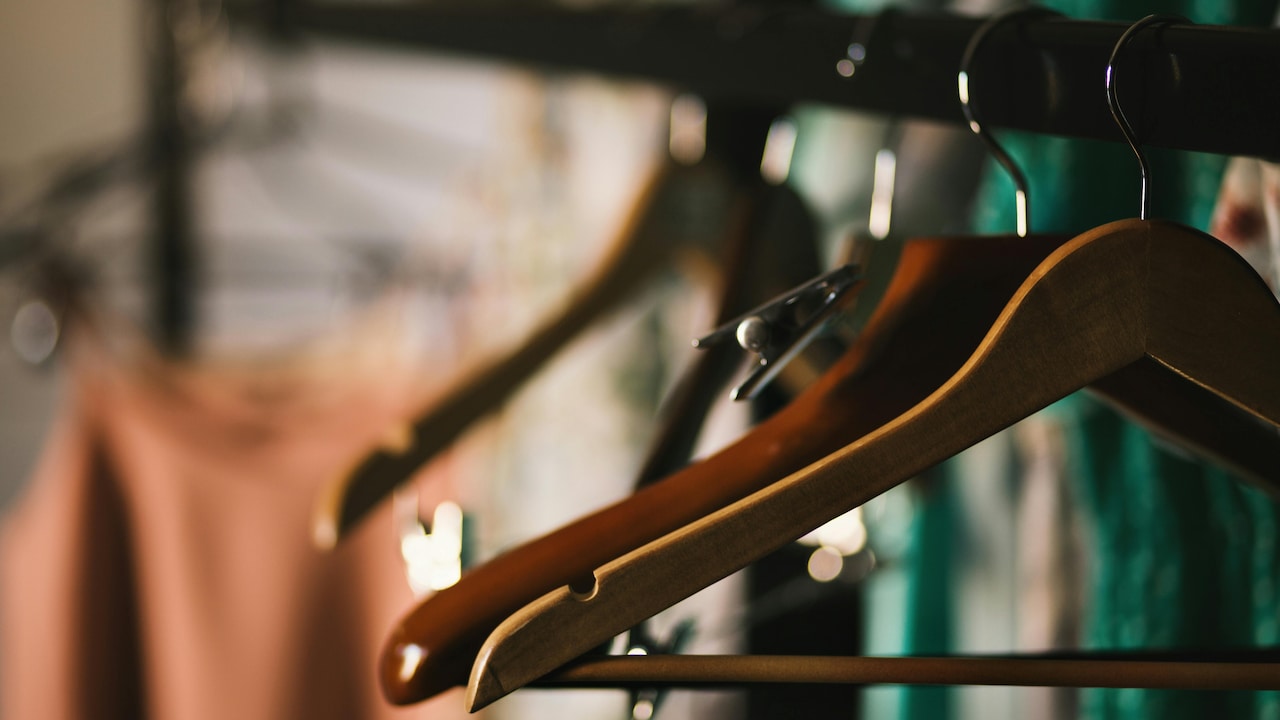10 easy tips that can help you find the best hanger organisers