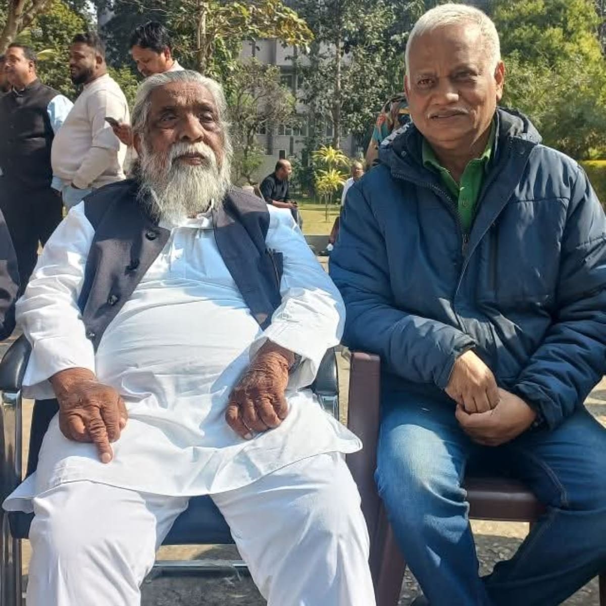 शिबू सोरेन ने कई बार कोई फैसला कोई से पहले इस लेख के लेखक अनुज सिन्हा की राय ली. शिबू सोरेन ने कई बार कोई फैसला कोई से पहले इस लेख के लेखक अनुज सिन्हा की राय ली.