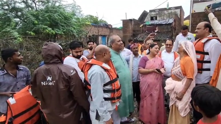 UP Minister's "Ganga At Doorstep" Remark Draws Sharp Opposition Counter UP Minister's "Ganga At Doorstep" Remark Draws Sharp Opposition Counter