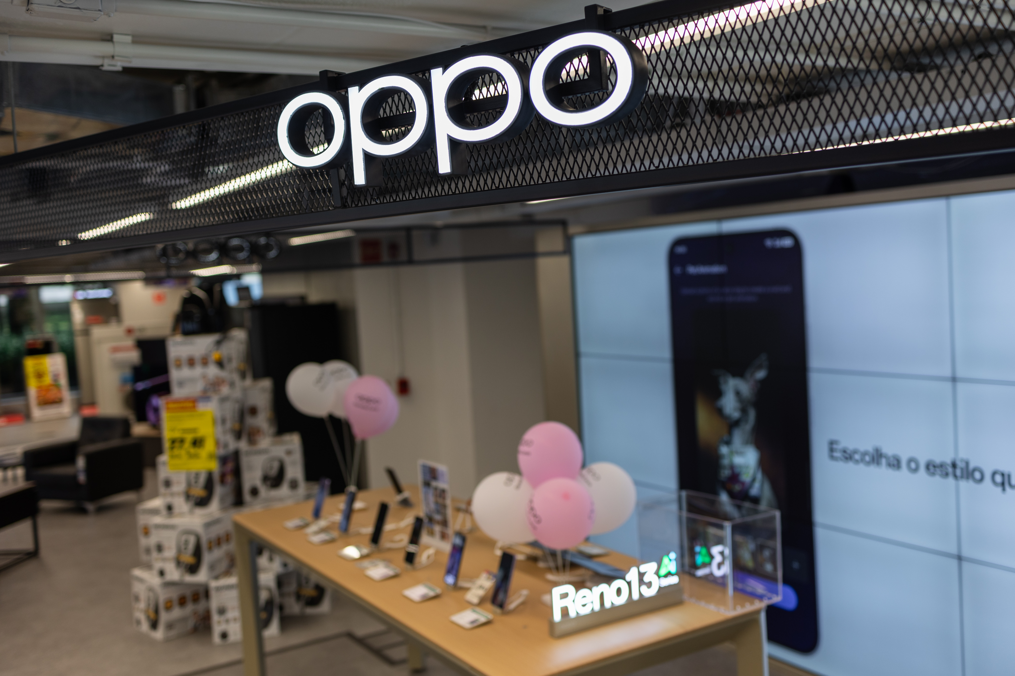 Apple Files Lawsuit Against Oppo For Poaching, Stealing Trade Secrets