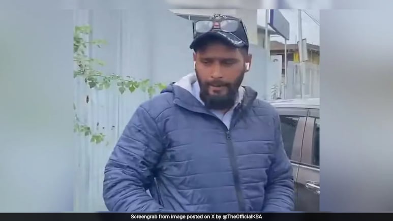 Cop Caught On Camera Slapping Civilian In Srinagar; Probe Ordered Cop Caught On Camera Slapping Civilian In Srinagar; Probe Ordered
