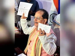 दो-दो वोटर आईडी मामले में बुरे फंसे बिहार के डिप्टी CM विजय सिन्हा, EC ने भेजा नोटिस दो-दो वोटर आईडी मामले में बुरे फंसे बिहार के डिप्टी CM विजय सिन्हा, EC ने भेजा नोटिस