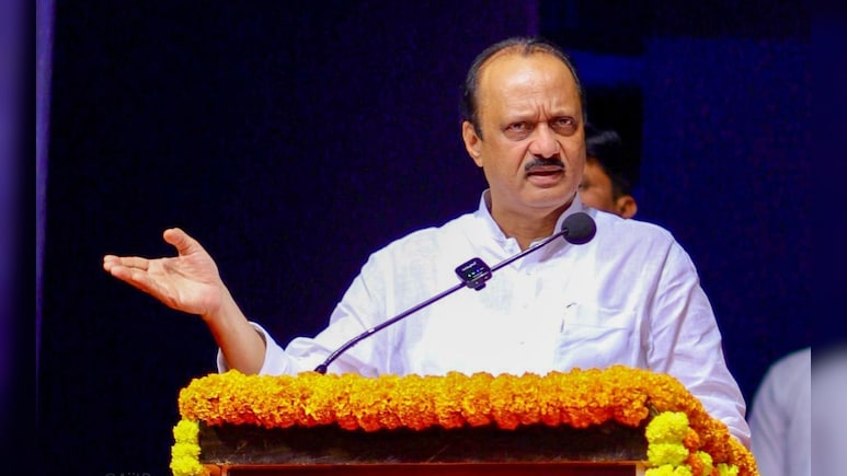Ajit Pawar: 'कुणीही उठतं अन् मला उपदेश..' त्या एका वाक्यामुळे अजित पवार चिडले, असं काय घडलं? Ajit Pawar: 'कुणीही उठतं अन् मला उपदेश..' त्या एका वाक्यामुळे अजित पवार चिडले, असं काय घडलं?