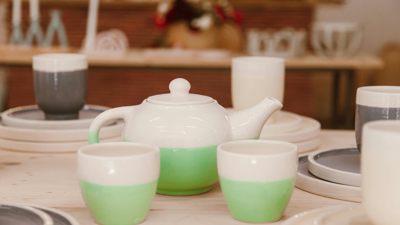 Make tea time special with these adorable kettle sets online
