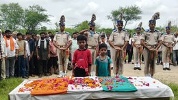 Rajasthan: जयपुर के SMS अस्पताल में CRPF जवान का निधन, बेटों ने नम आंखों से दी अंतिम विदाई
