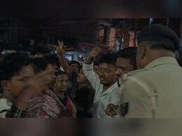 पटना में भारी बवाल, अटल पथ पर उतरी लोगों की भीड़, आगजनी कर घंटों जाम रखा रास्ता, जानिए पूरा माजरा पटना में भारी बवाल, अटल पथ पर उतरी लोगों की भीड़, आगजनी कर घंटों जाम रखा रास्ता, जानिए पूरा माजरा