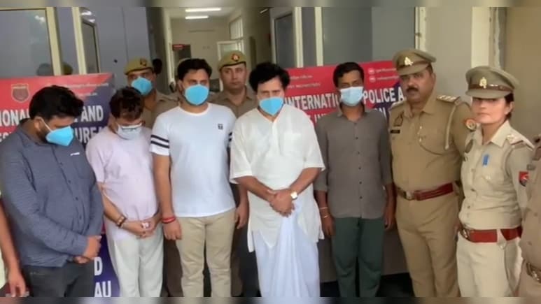 नोएडा में फर्जी 'इंटरनेशनल पुलिस ब्यूरो' चलाने वाला गिरोह गिरफ्तार, NRI और OCI कार्डधारकों से करोड़ों की ठगी