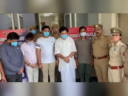नोएडा में फर्जी 'इंटरनेशनल पुलिस ब्यूरो' चलाने वाला गिरोह गिरफ्तार, NRI और OCI कार्डधारकों से करोड़ों की ठगी नोएडा में फर्जी 'इंटरनेशनल पुलिस ब्यूरो' चलाने वाला गिरोह गिरफ्तार, NRI और OCI कार्डधारकों से करोड़ों की ठगी