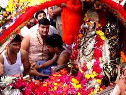 उज्जैन : महाकाल ने धारण किया सुदर्शन चक्र और त्रिशूल, भस्म आरती में भक्तों का तांता लगा