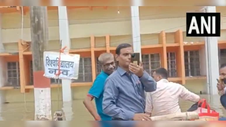 बाढ़ की मार: भागलपुर विश्वविद्यालय परिसर डूबा, कर्मचारी बोले—हर साल यही हाल
