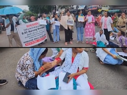 Sagar News: सड़क पर उतरी बुंदेलखंड मेडिकल कॉलेज की छात्राएं, अपने खून से लिखा पीएम मोदी को पत्र, जानें - पूरा मामला