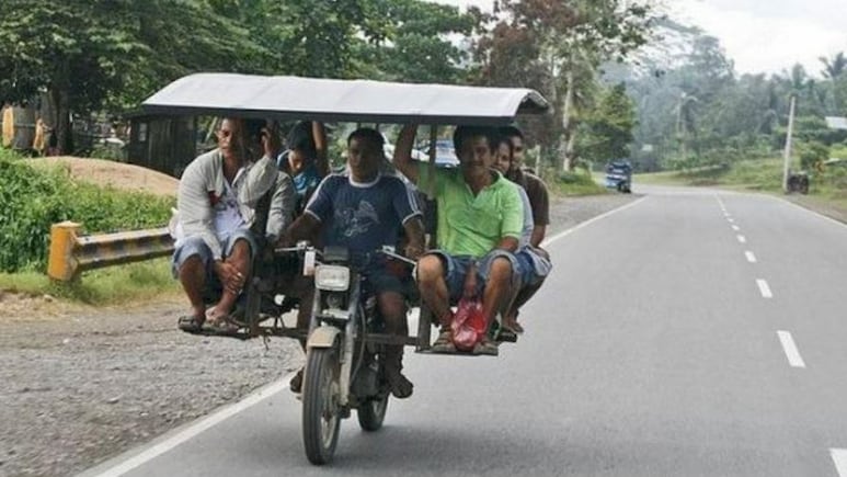 Desi Jugaad: एक बाइक पर 7 लोग, इस देसी जुगाड़ ने तोड़ डाले सारे रिकॉर्ड
