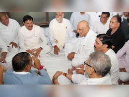 कांग्रेस नेता के घर पहुंचे सीएम यादव समेत तमाम मंत्री, उनकी मां को दी श्रद्धांजलि